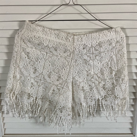 Cute white shorts - Picture 1 of 4